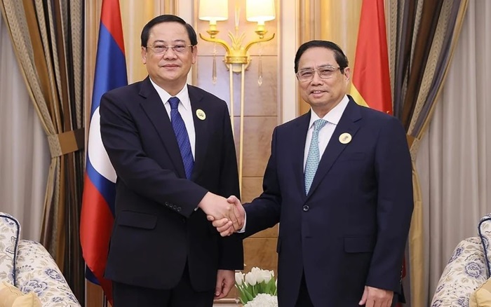 Thủ tướng Lào cùng phái đoàn đến Việt Nam