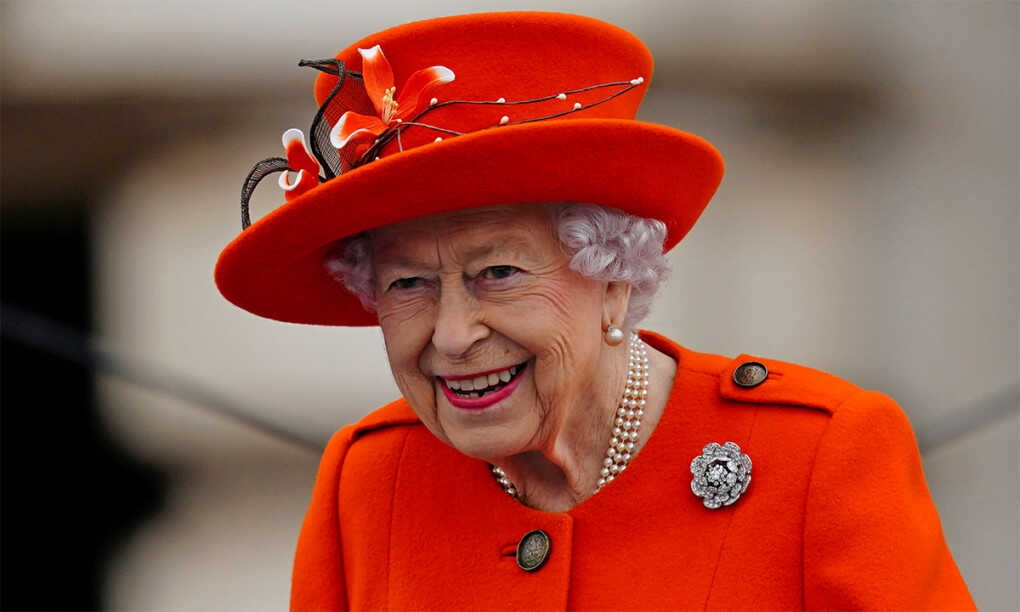 Nữ hoàng Anh xuất hiện cùng Gấu Paddington