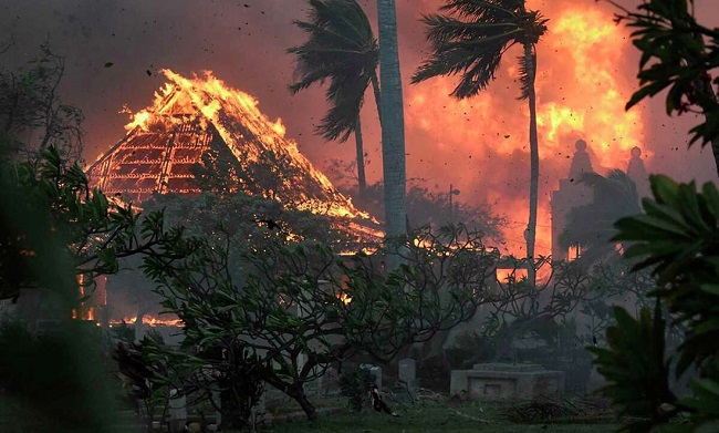 Đám cháy rừng tàn phá thị trấn nghỉ dưỡng ở Hawaii