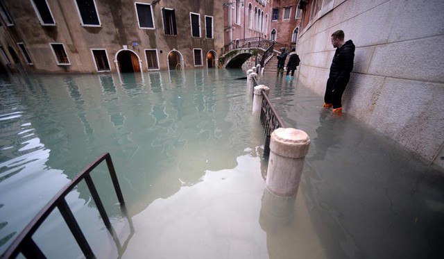 Đường phố Venice ngập sâu do triều cường (Nguồn: AFP)