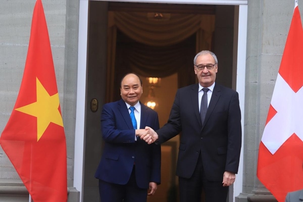 Chủ tịch nước Nguyễn Xuân Phúc chính thức đến thăm Thụy Sĩ