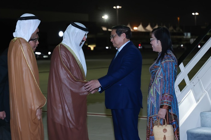 Thủ tướng Việt Nam đến Dubai tham dự COP28