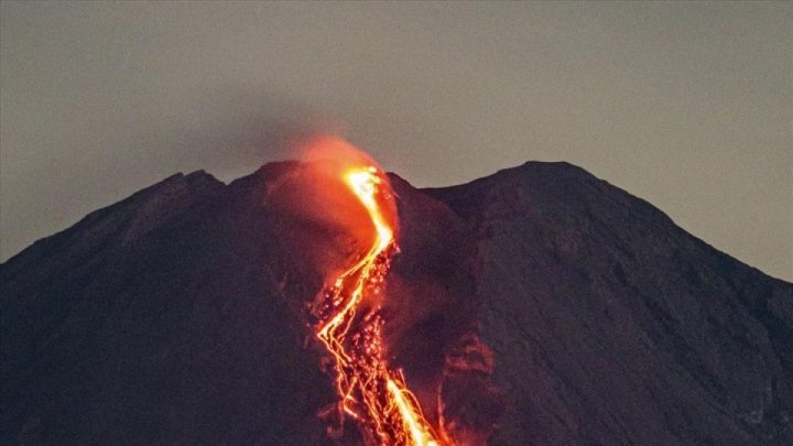 Indonesia sơ tán khẩn cấp cư dân gần khu vực núi lửa Semeru