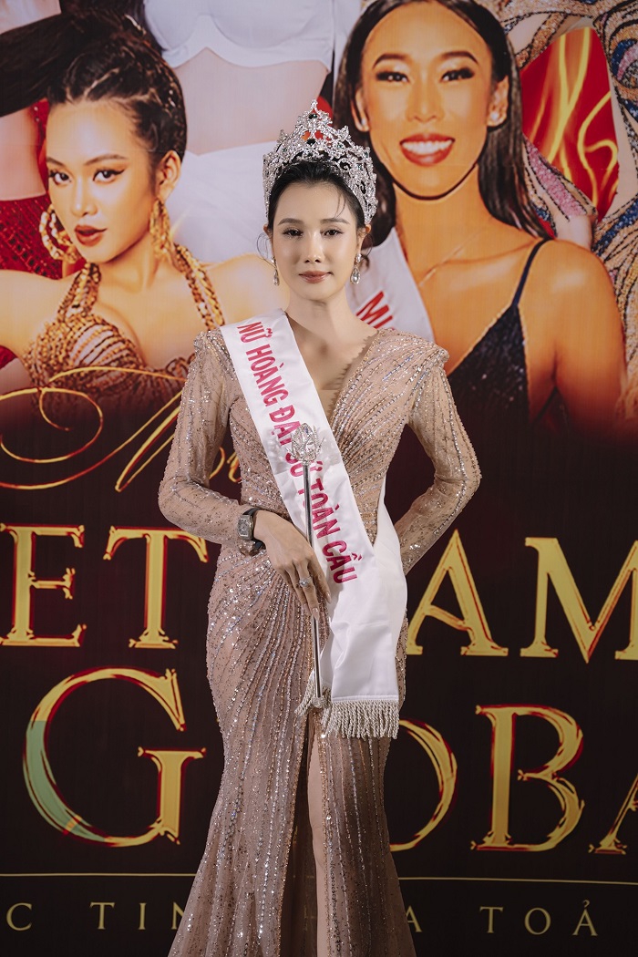 Julia Ngọc xuất hiện ấn tượng với danh hiệu Nữ Hoàng Đại Sứ Việt Nam Toàn Cầu 2022 