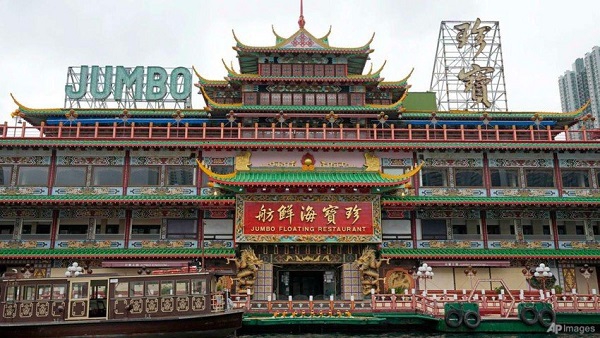 Nhà hàng nổi Jumbo – Biểu tượng của Hong Kong bị lật úp trên Biển Đông