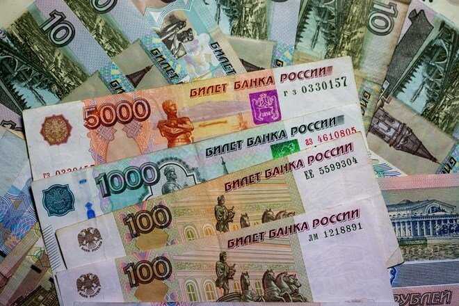 Tỉ lệ lạm phát ở Nga “leo thang” dù giá trị đồng ruble tăng cao