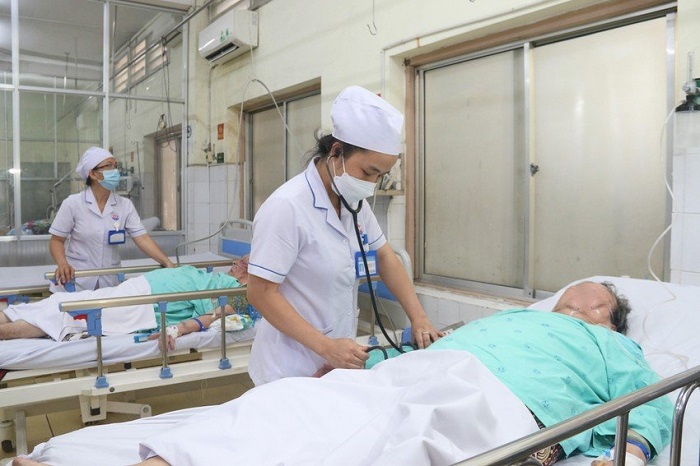 Nhân viên Bệnh viện Trưng Vương (TP. HCM) nghỉ làm vì thu nhập thấp