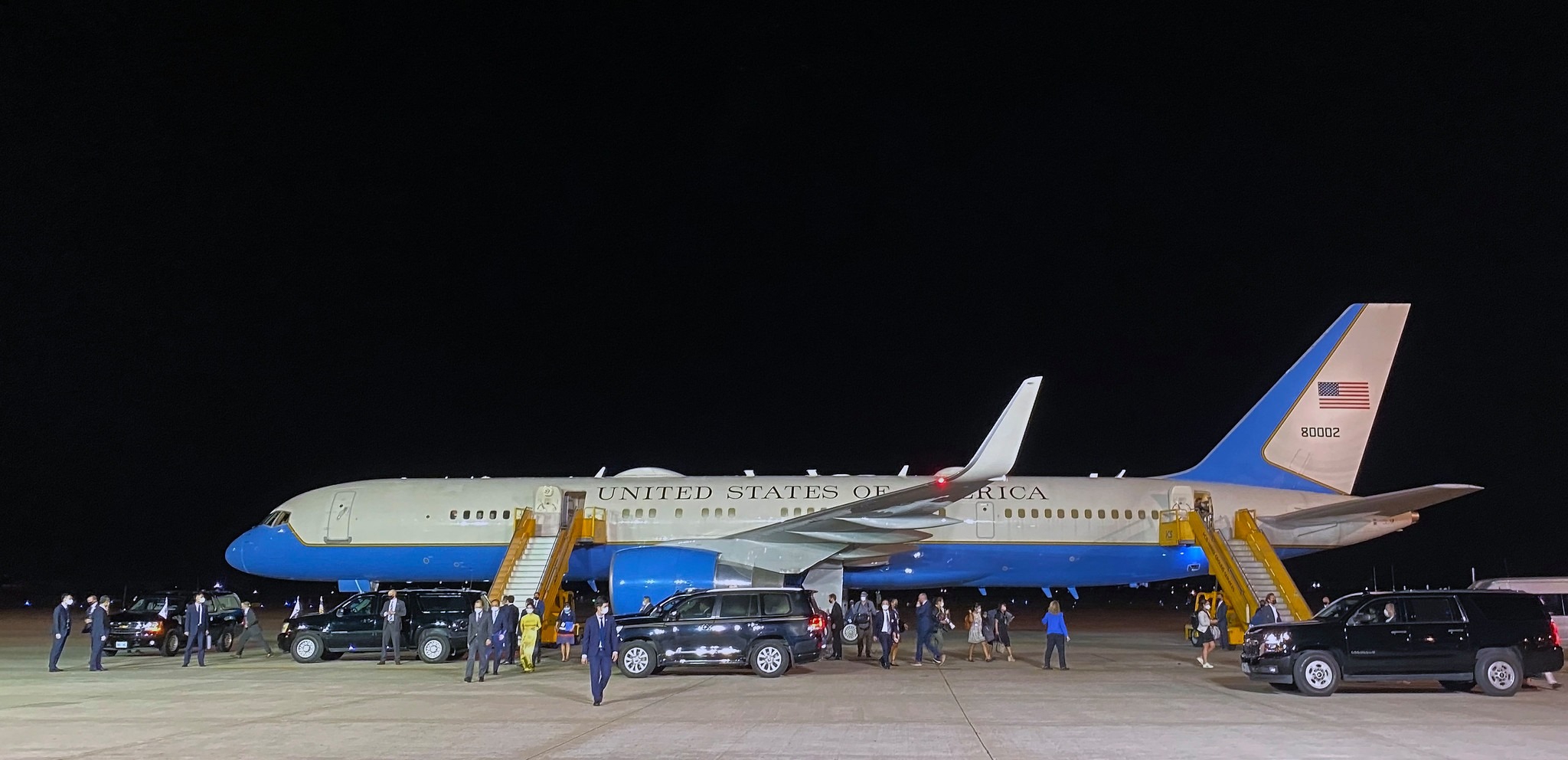 Phó Tổng thống Mỹ Kamala Harris đến Hà Nội, bắt đầu chuyến thăm Việt Nam